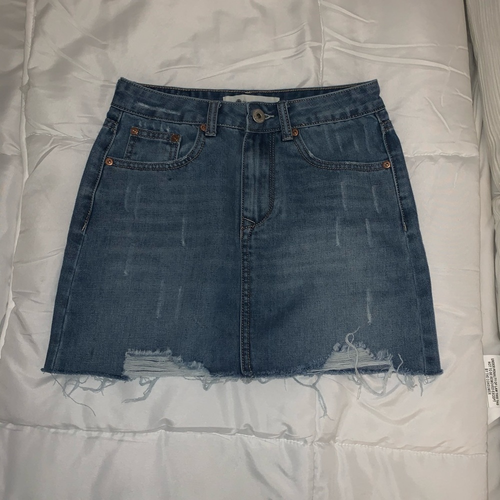 Ripped denim skirt💙